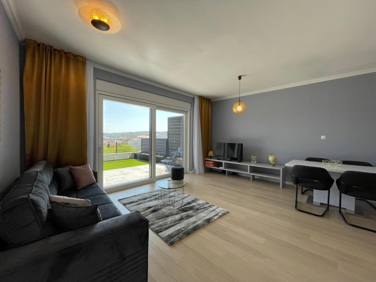 Lux Nanea Apartment 크르크 외부 사진